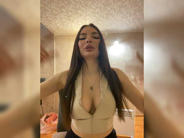 LineControl's BongaCams show and profile