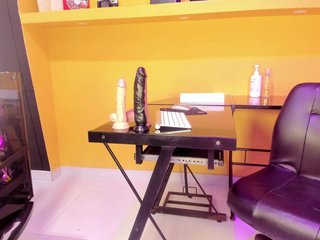 Marian-Reynolds Porn Show