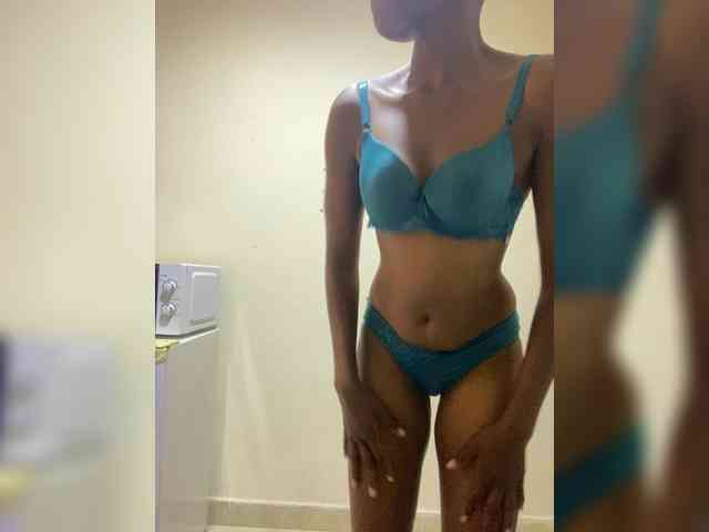 HotAFQueen webcam