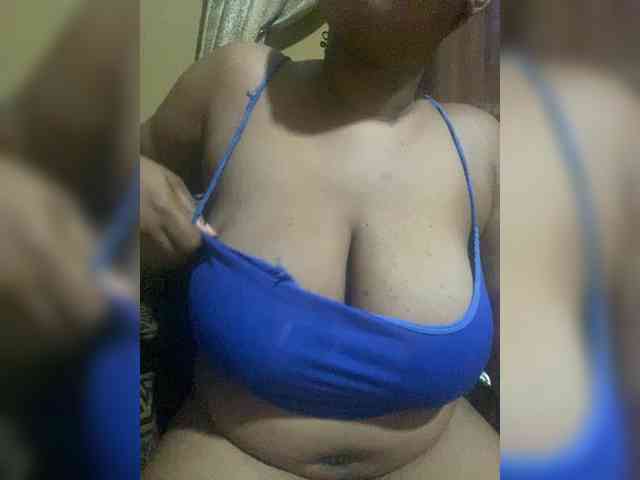 Bigboobiestiza webcam