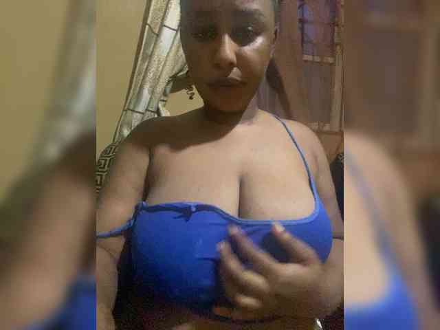 Bigboobiestiza webcam