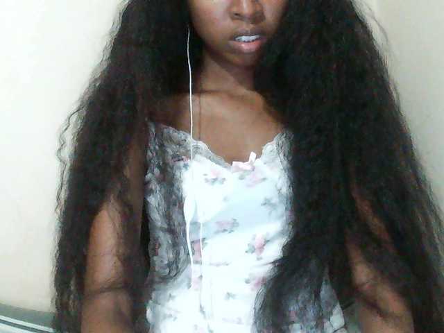 le modèle Jolie10 est en webcam porno dans un show sur le site bongacams, il possède les tags suivants: Indian,Brunette,Shaved