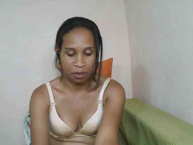 Rsylvia1 Live Webcam on BongaCams