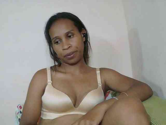 Rsylvia1 Live Webcam on BongaCams