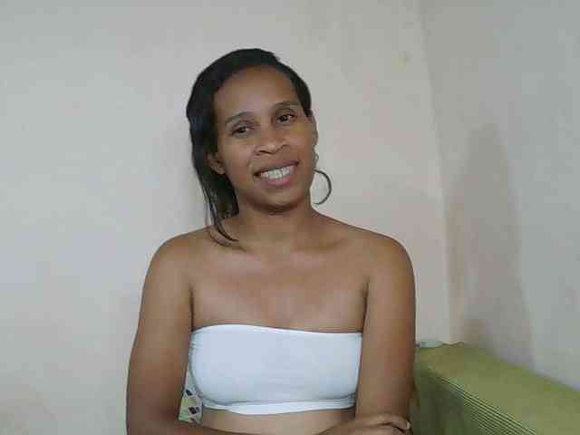 Rsylvia1 Live Webcam on BongaCams