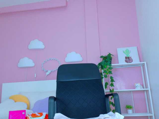 SeleneGibson's BongaCams show and profile