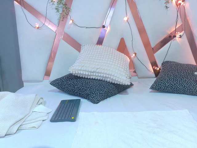 SeleneGibson's BongaCams show and profile