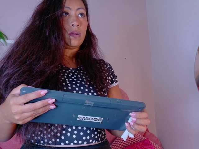 SeleneGibson's BongaCams show and profile