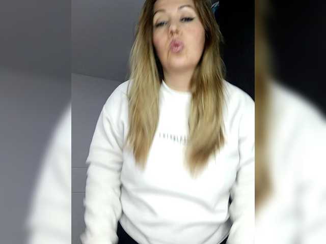 Vanedancex's BongaCams show and profile