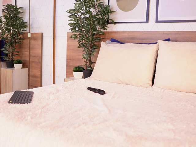 VictoriaShelby's BongaCams show and profile