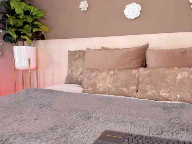 VictoriaShelby webcam