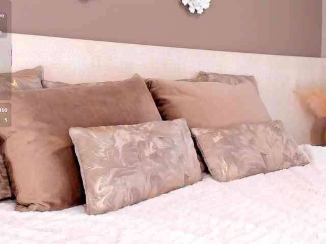 VictoriaShelby webcam