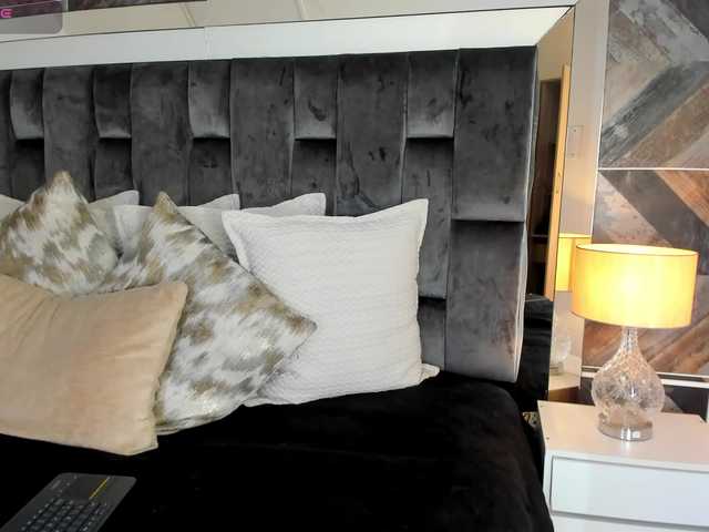 NaylaGrey's BongaCams show and profile