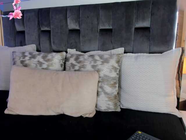 NaylaGrey's BongaCams show and profile