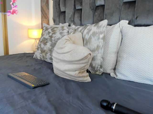 NaylaGrey's BongaCams show and profile