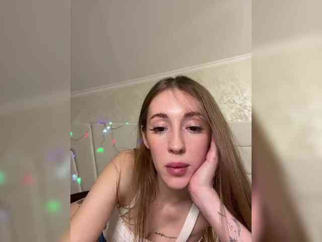 EmmiMoon webcam