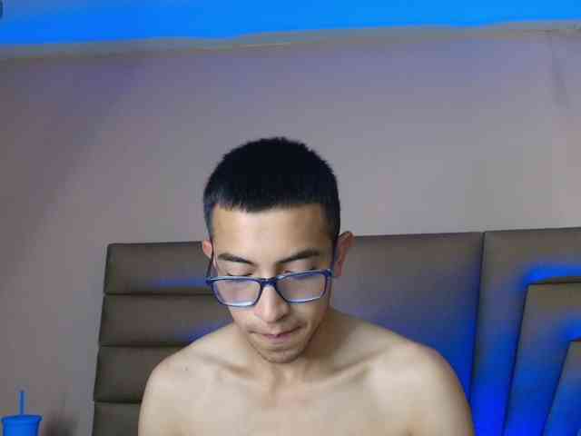 Crimsonsecretts webcam