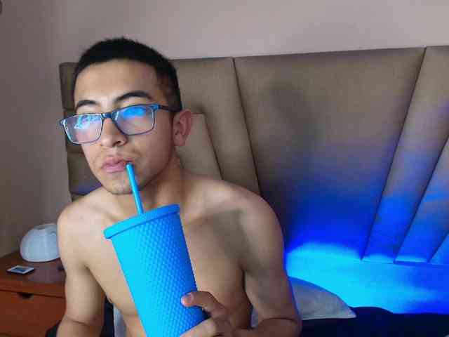 Crimsonsecretts webcam