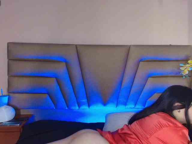 Crimsonsecretts webcam