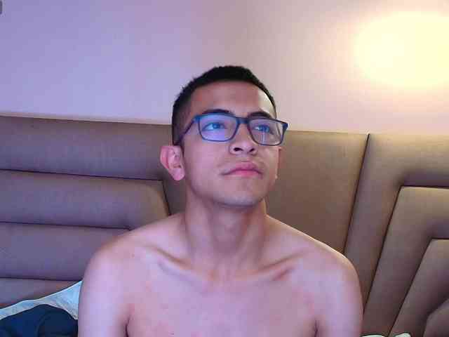 Crimsonsecretts webcam