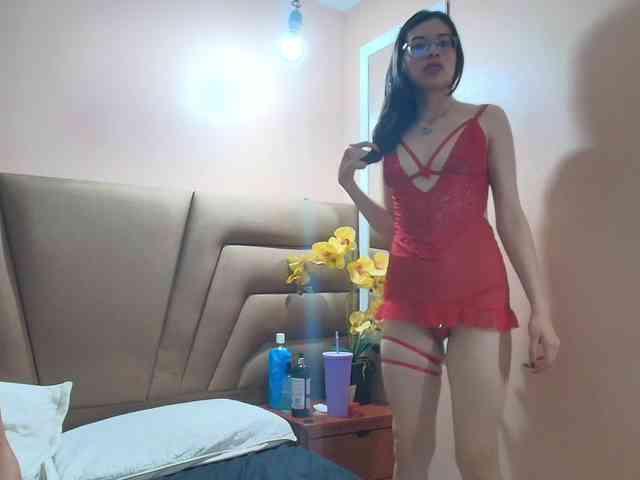 Crimsonsecretts webcam