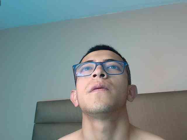 Crimsonsecretts webcam