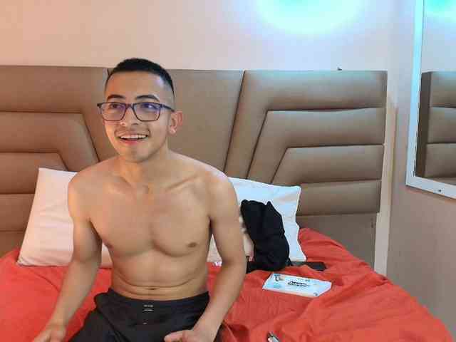 Crimsonsecretts webcam