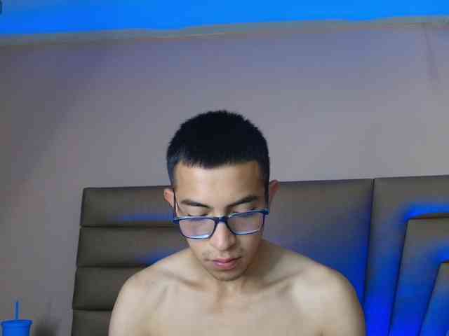 Crimsonsecretts bongacams