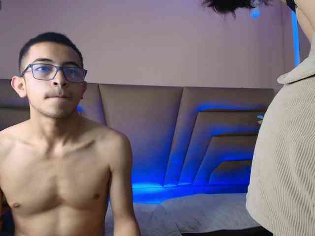 Crimsonsecretts webcam