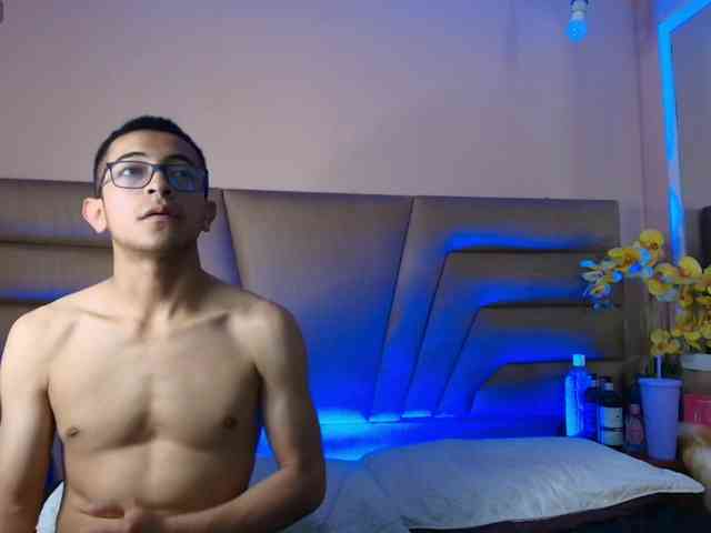 Crimsonsecretts webcam