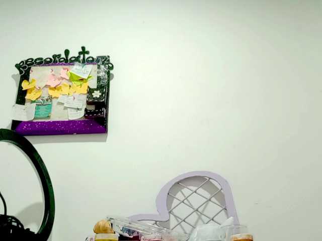 PetiteIvoryqueens's BongaCams show and profile