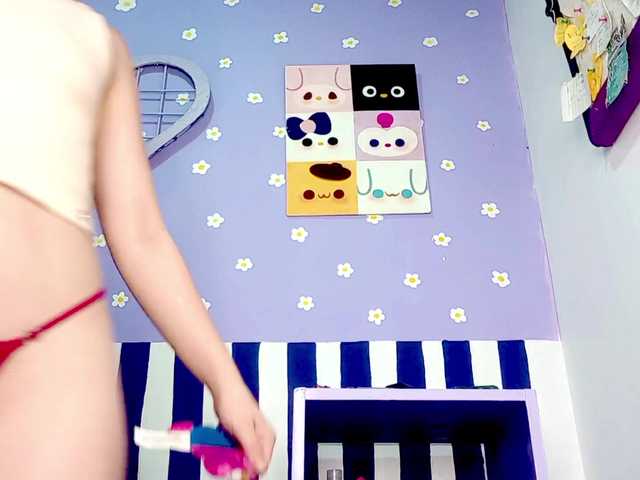 PetiteIvoryqueens's BongaCams show and profile