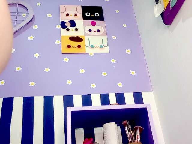 PetiteIvoryqueens's BongaCams show and profile