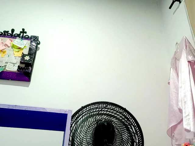 PetiteIvoryqueens's BongaCams show and profile