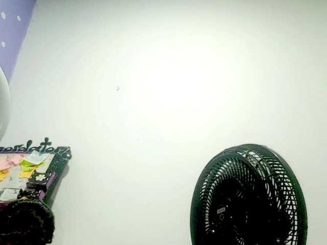 PetiteIvoryqueens's BongaCams show and profile