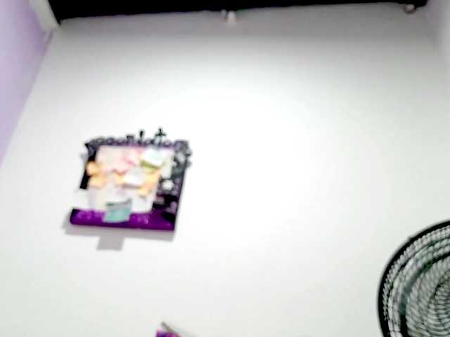 PetiteIvoryqueens's BongaCams show and profile