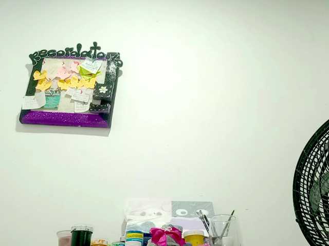 PetiteIvoryqueens's BongaCams show and profile