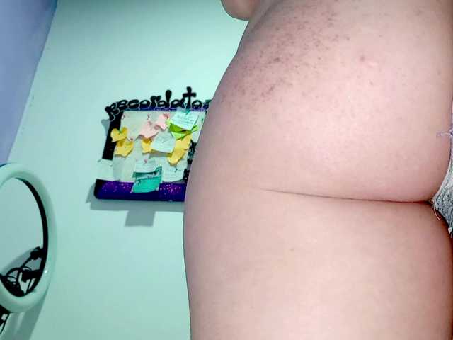 PetiteIvoryqueens's BongaCams show and profile