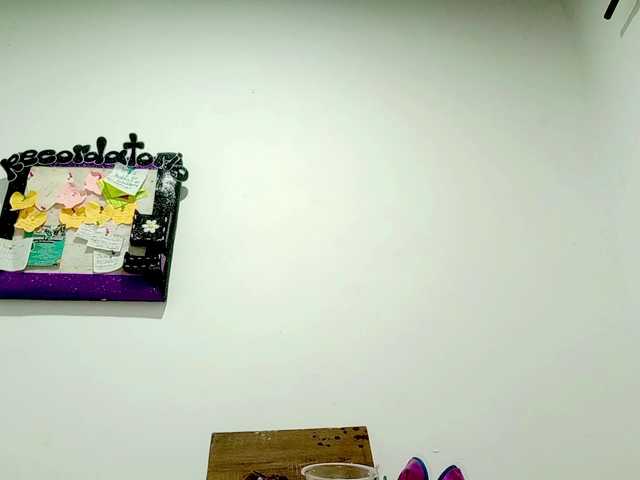 PetiteIvoryqueens's BongaCams show and profile