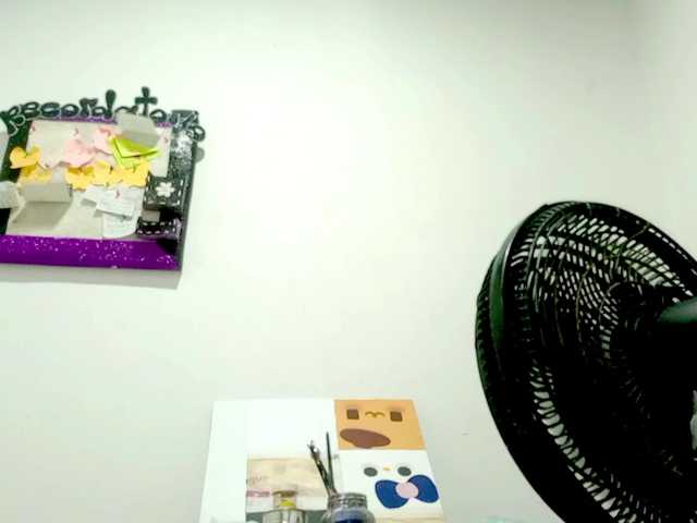 PetiteIvoryqueens's BongaCams show and profile