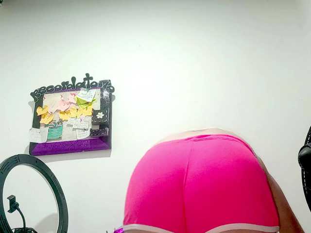 PetiteIvoryqueens's BongaCams show and profile