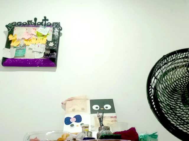 PetiteIvoryqueens's BongaCams show and profile