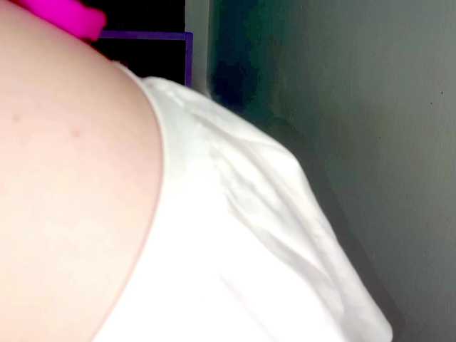 PetiteIvoryqueens's BongaCams show and profile