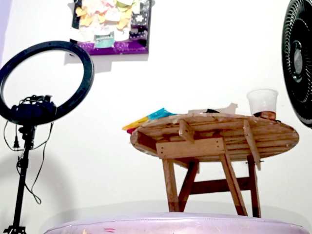 PetiteIvoryqueens's BongaCams show and profile