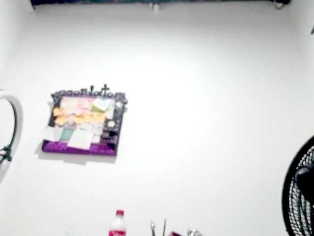 PetiteIvoryqueens's BongaCams show and profile