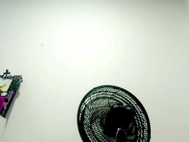 PetiteIvoryqueens's BongaCams show and profile