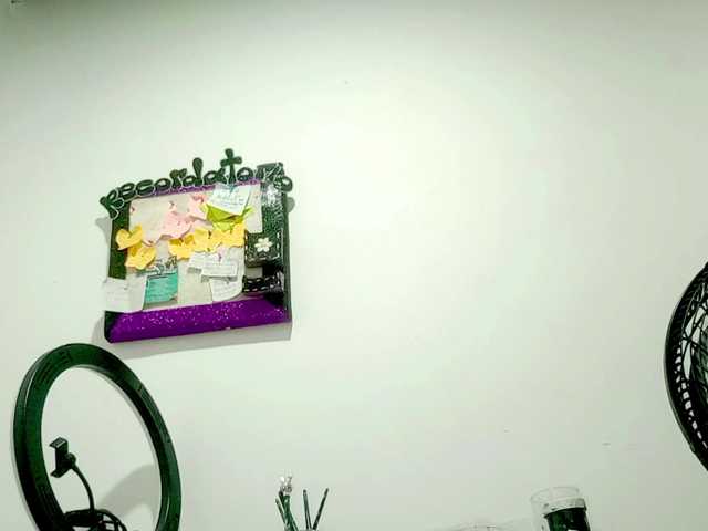 PetiteIvoryqueens's BongaCams show and profile