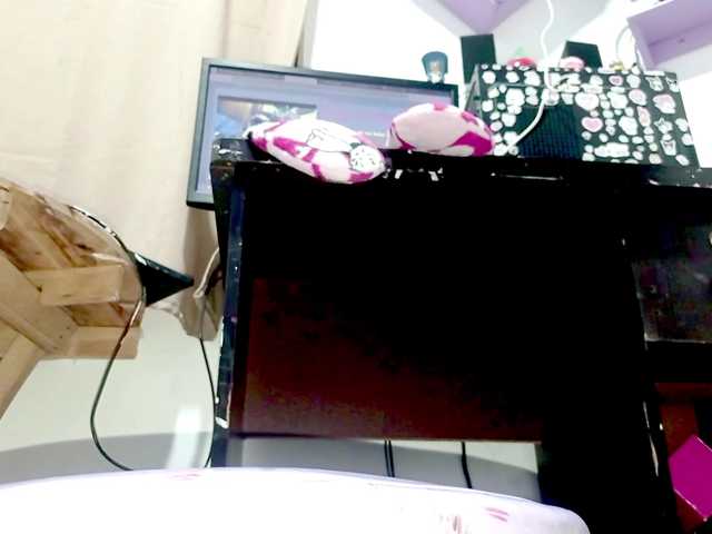 PetiteIvoryqueens's BongaCams show and profile