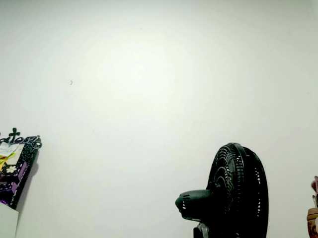 PetiteIvoryqueens's BongaCams show and profile