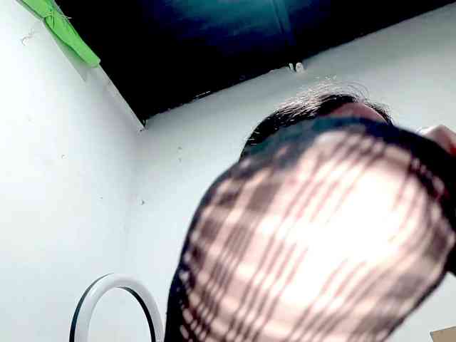 PetiteIvoryqueens webcam